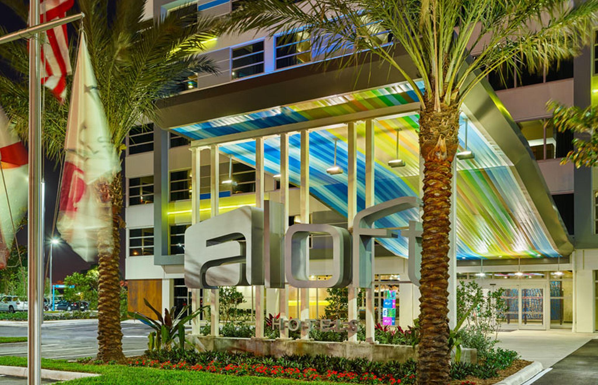 Aloft Miami Airport Hotel Exterior photo